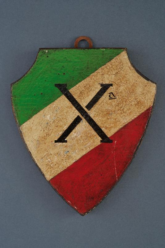 Scudetto da partete della X MAS