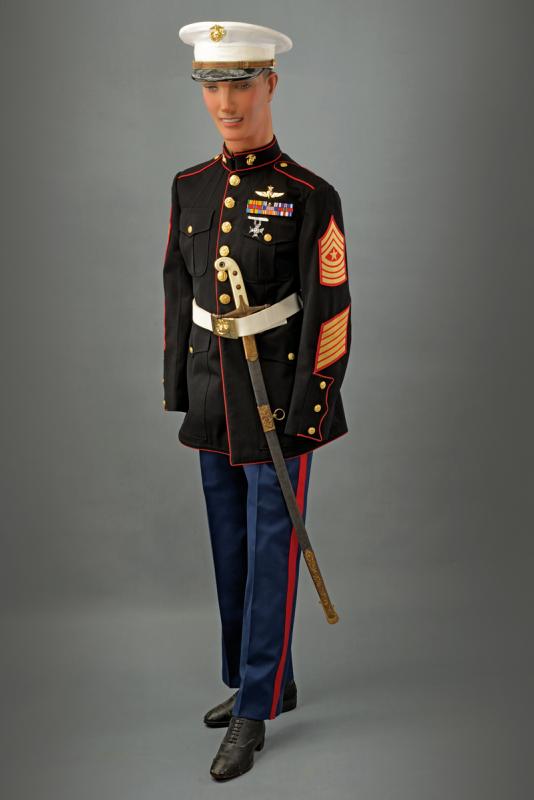 Uniforme e sciabola dei Marines