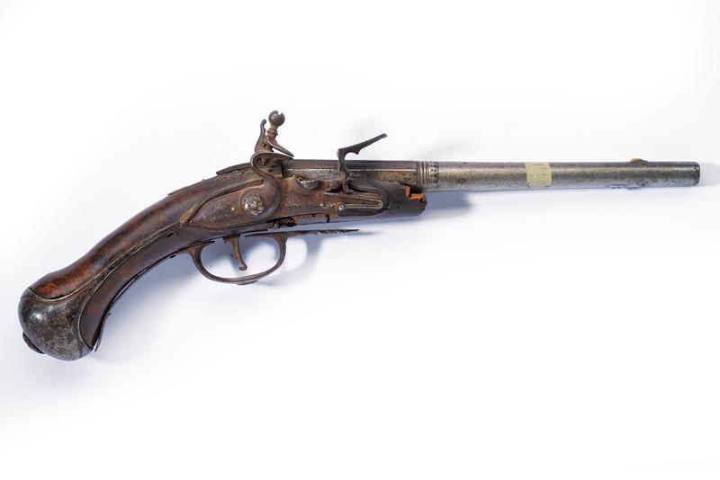 Resti di bella pistola a pietra focaia