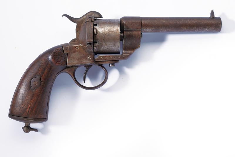 Revolver a spillo da Carabinieri Reali