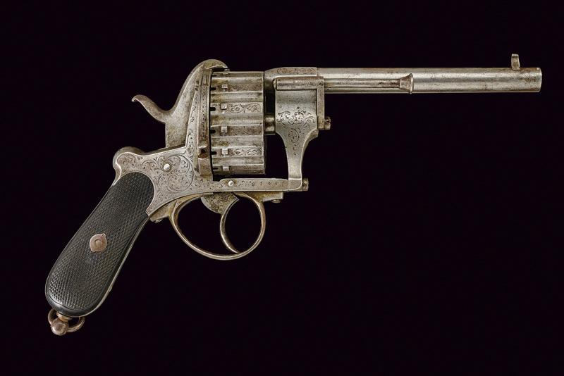 Raro revolver a spillo a quindici colpi