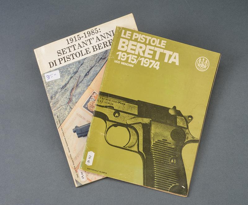 Lotto di due testi sulle pistole Beretta