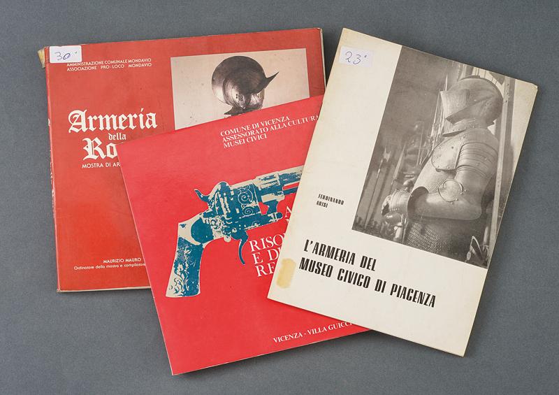 Lotto di tre cataloghi museali