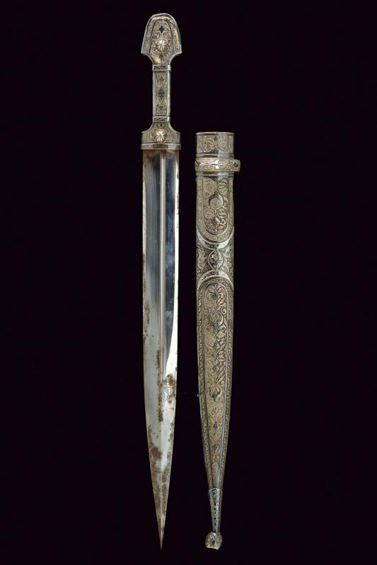Bel kindjal con fornimenti in argento 