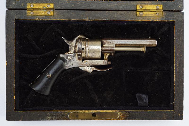 Revolver a spillo in cassetta
