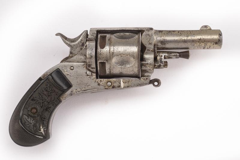 Puppy .380 revolver a percussione centrale