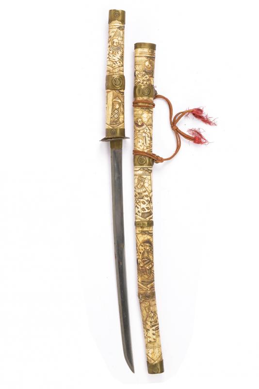 Katana decorata ad intaglio