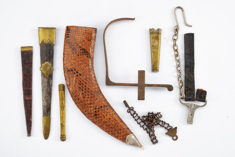 Lotto di pezzi di ricambio per armi bianche