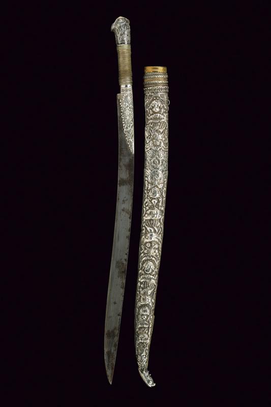 Bellissimo yatagan con fornimenti in argento
