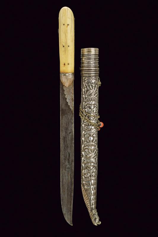 Raro coltello con fornimenti in argento