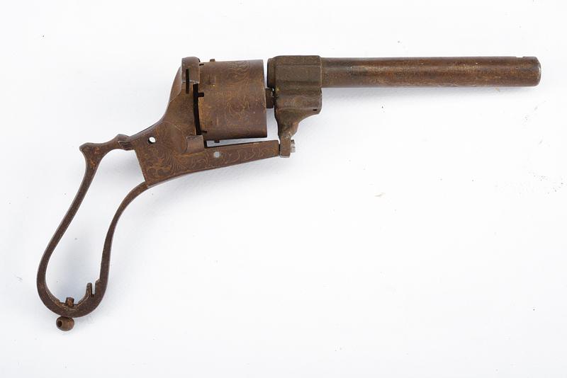 Resti di un revolver a spillo