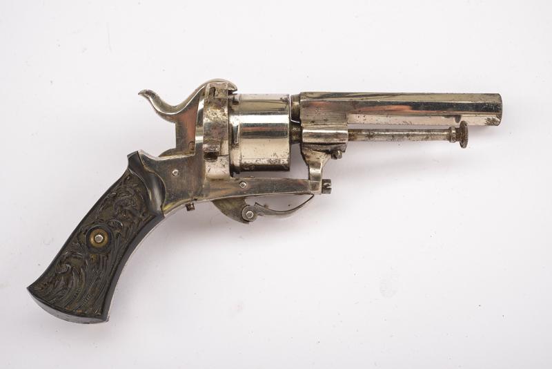 Revolver a spillo