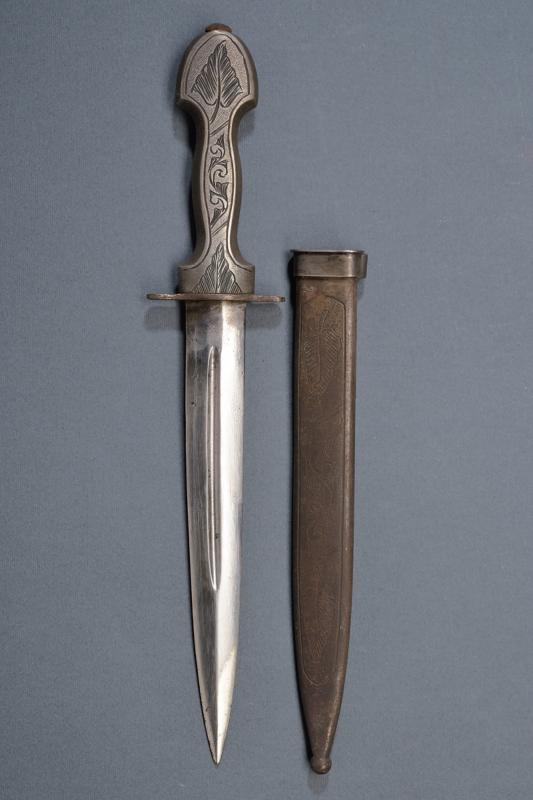 Coltello tipo kindjal