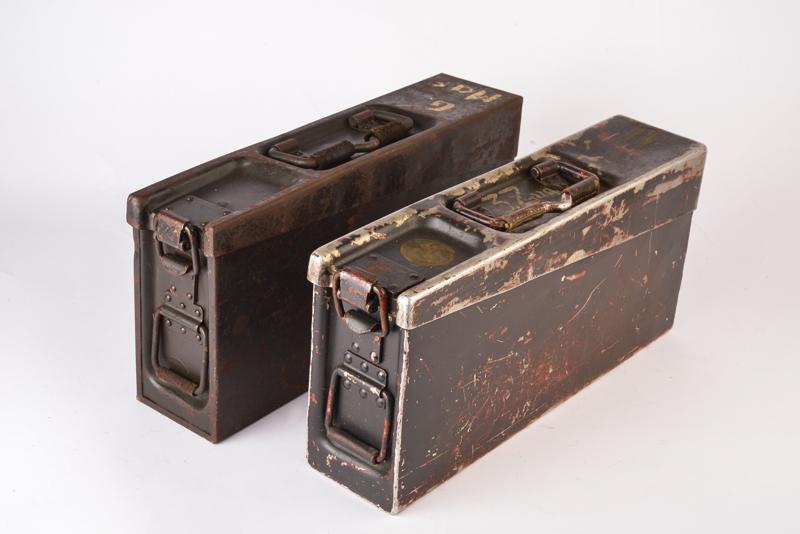 Lotto di due cassette porta nastri per MG