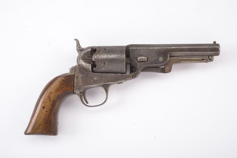 Revolver sul tipo Colt, a luminello