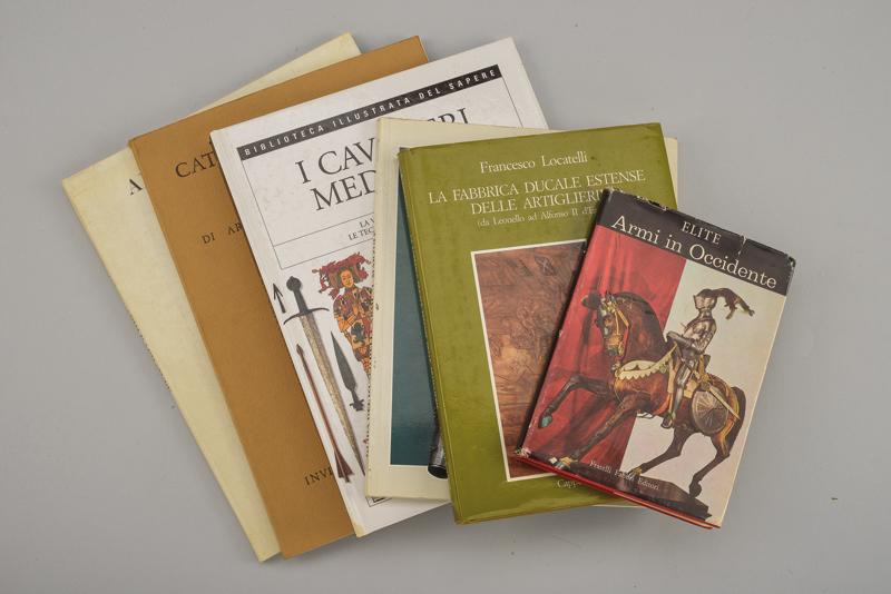 Lotto di sei libri su armi antiche