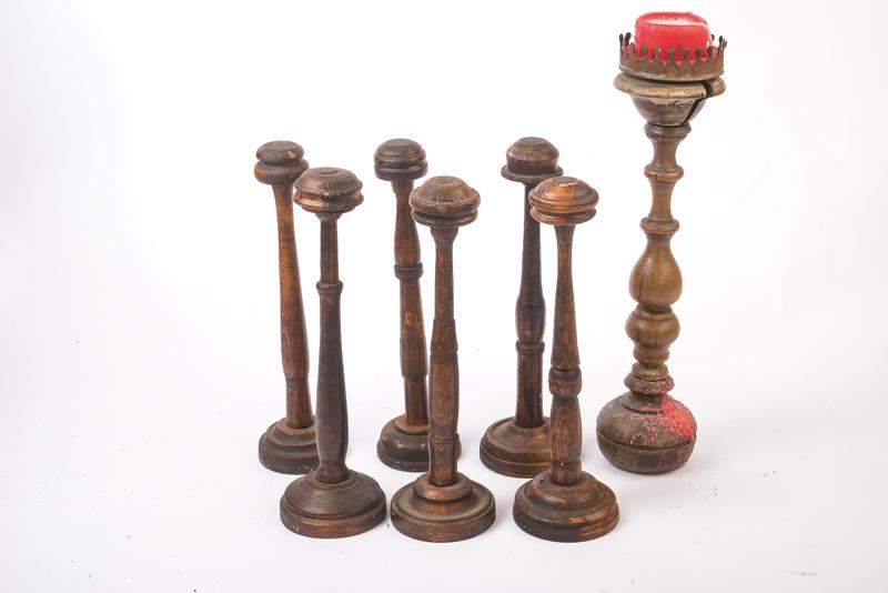 Candeliere e supporti in legno