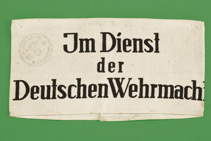 Fascia da braccio "Im Dienst der Deutschen Wermacht"