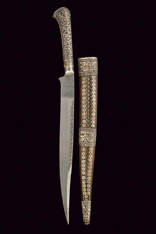 Coltello tipo yatagan