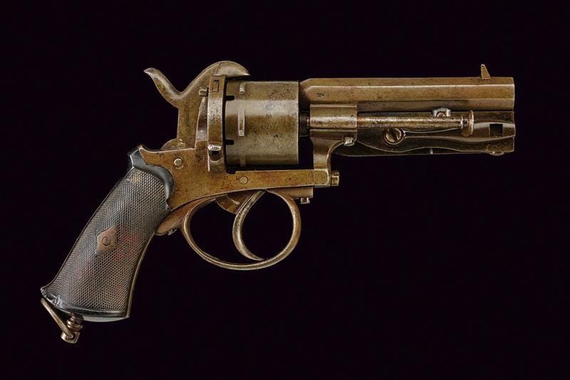 Revolver a spillo con coltello pieghevole