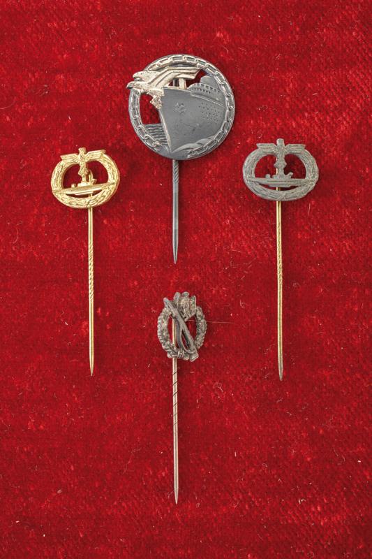 Lotto di quattro miniature