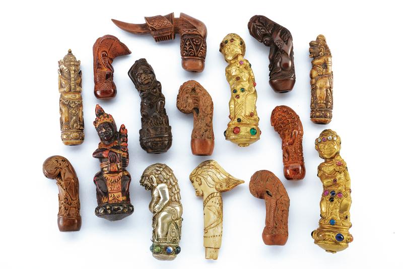 Piccola collezione di impugnature per kris