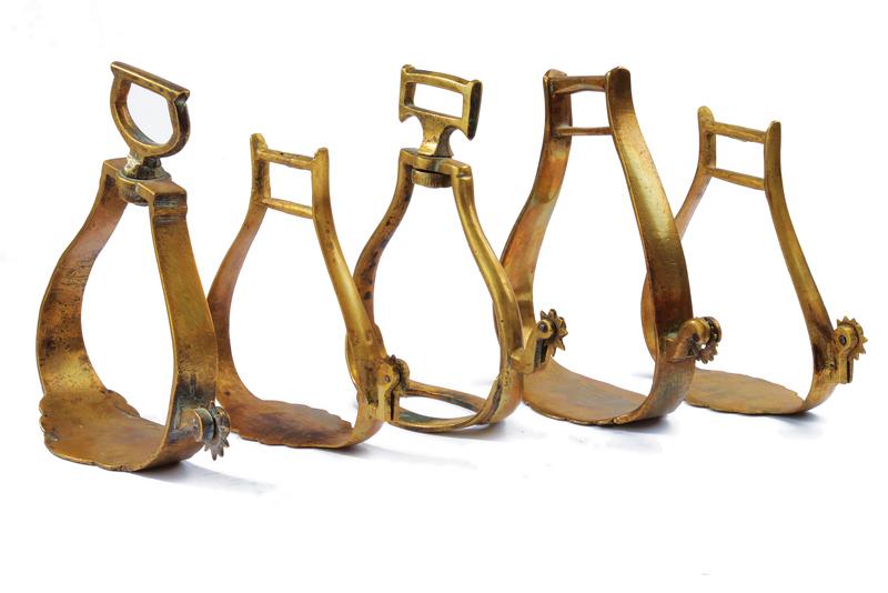Lotto di cinque staffe in bronzo