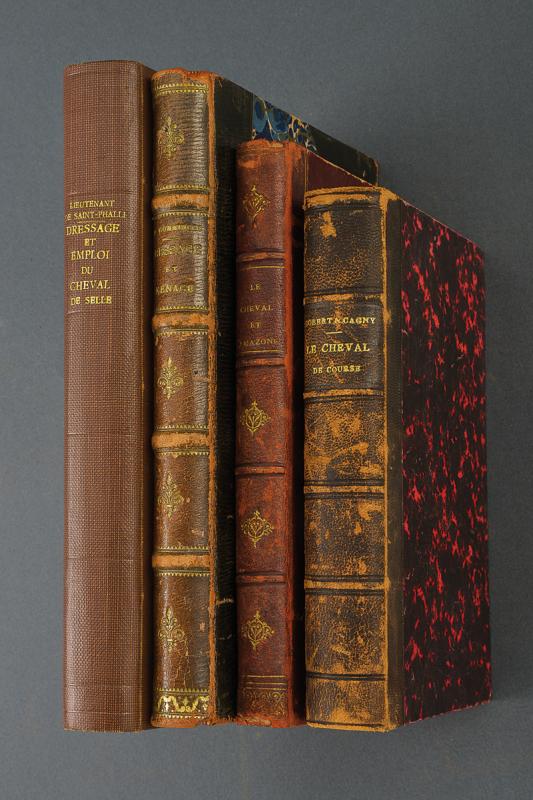 Lotto di quattro libri su cavalli