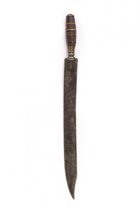Lungo coltello da caccia