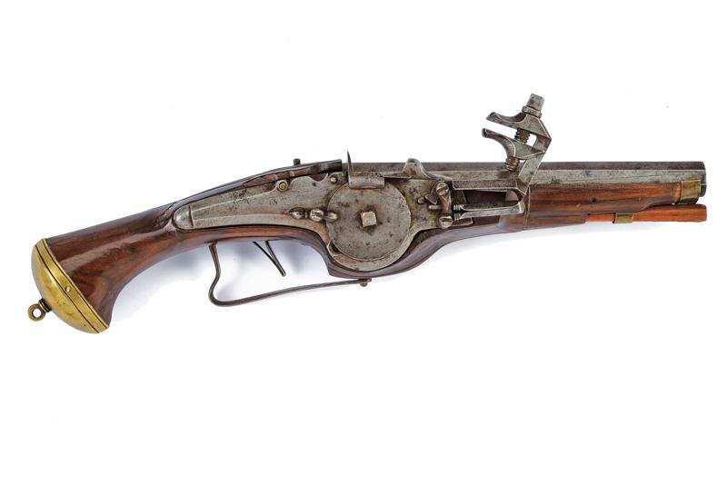 Pistola militare a ruota