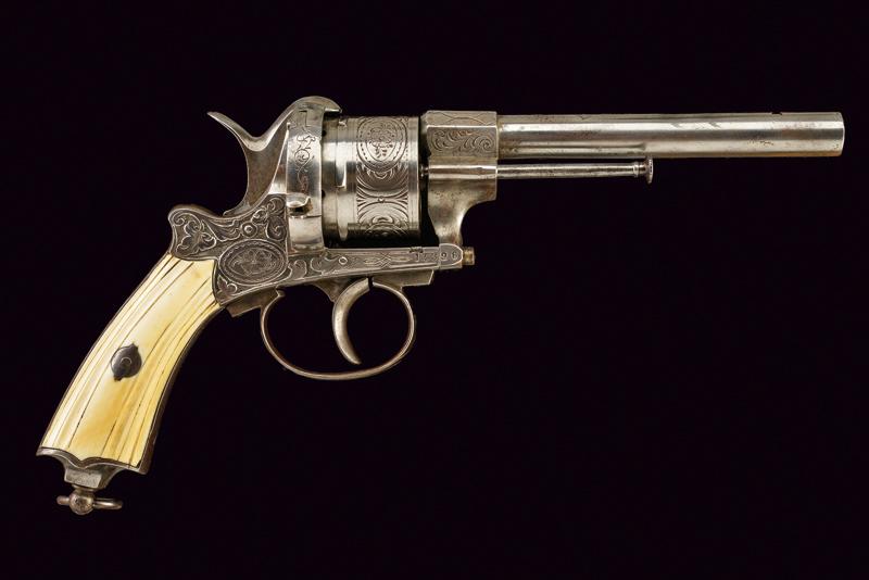 Revolver a spillo inciso e intagliato