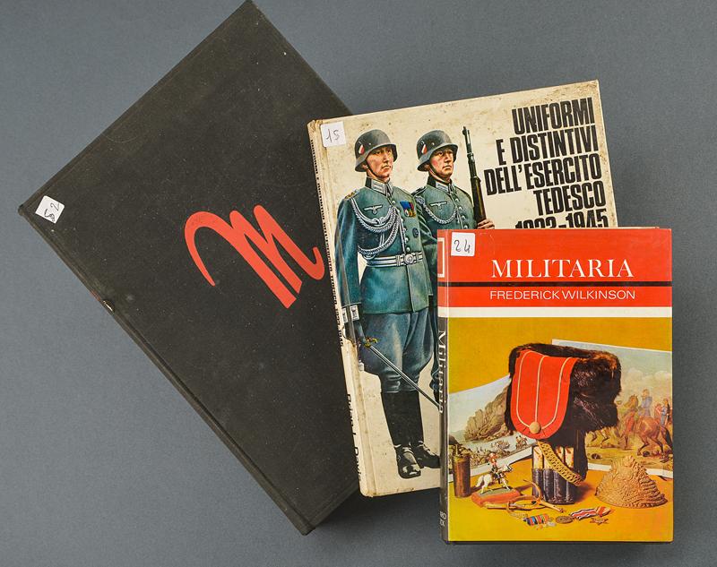 Lotto di tre volumi di militaria e storia militare