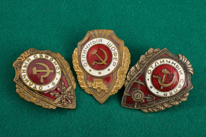 Lotto di tre distintivi di Eccellenza nell'Armata Rossa