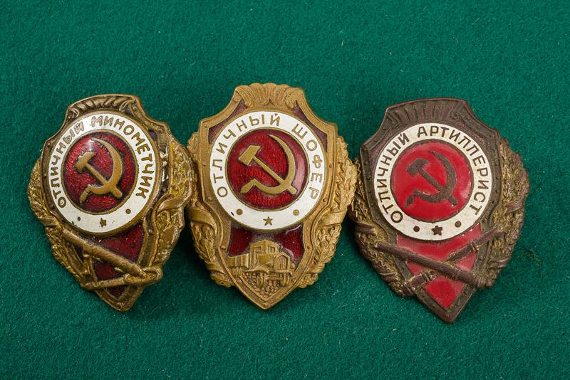 Lotto di tre distintivi di Eccellenza dell'Armata Rossa