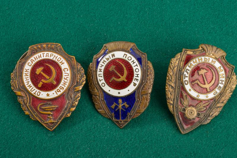 Lotto di tre distintivi di Eccellenza dell'Armata Rossa