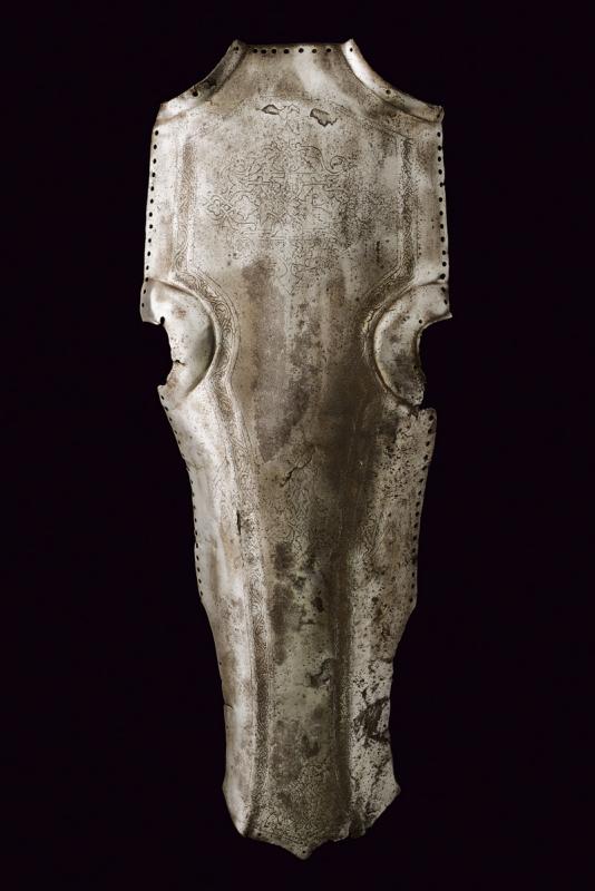 Interessante chanfron con incisioni