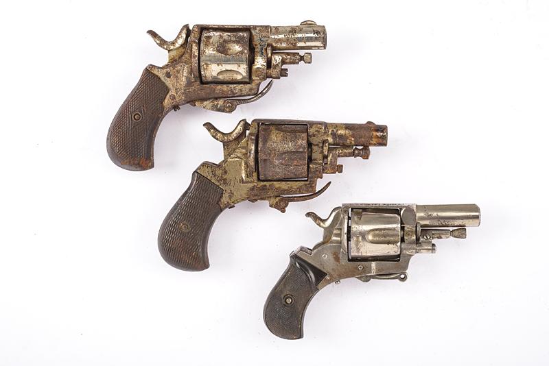 Lotto di tre revolver a percussione centrale