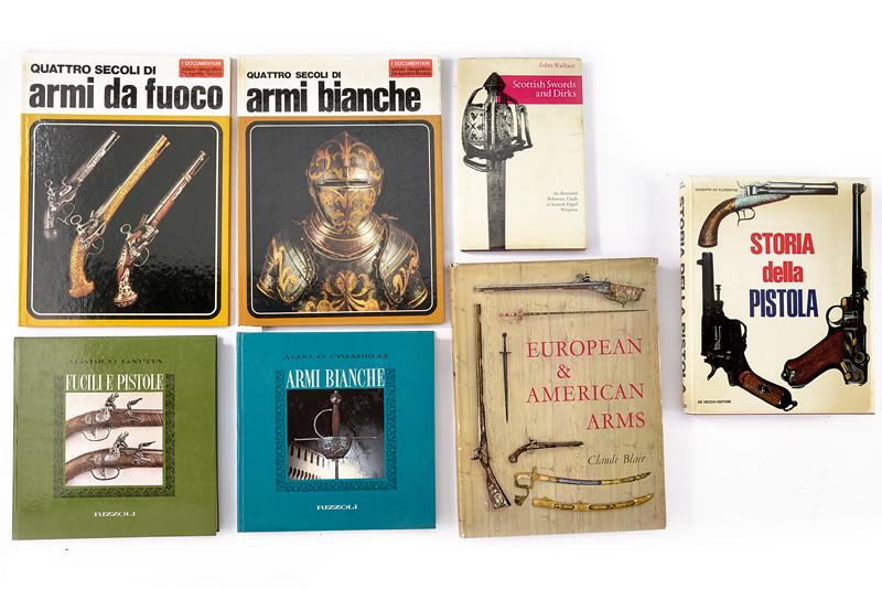 Lotto di sette libri su armi antiche