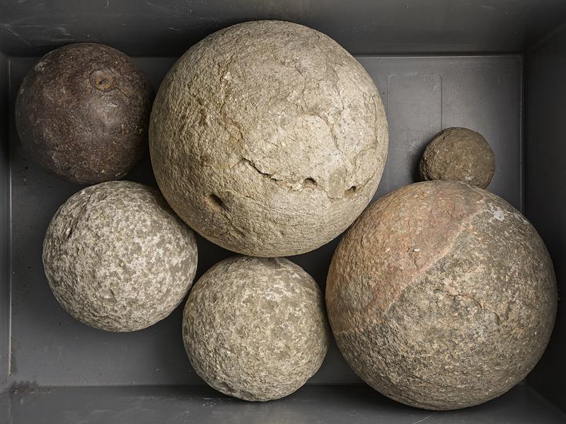 Lotto di sei palle di cannone