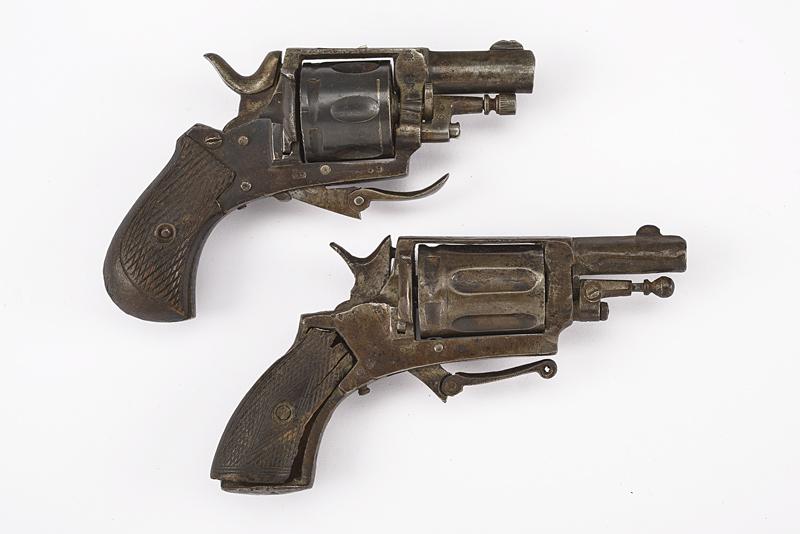 Lotto di due revolver a percussione centrale