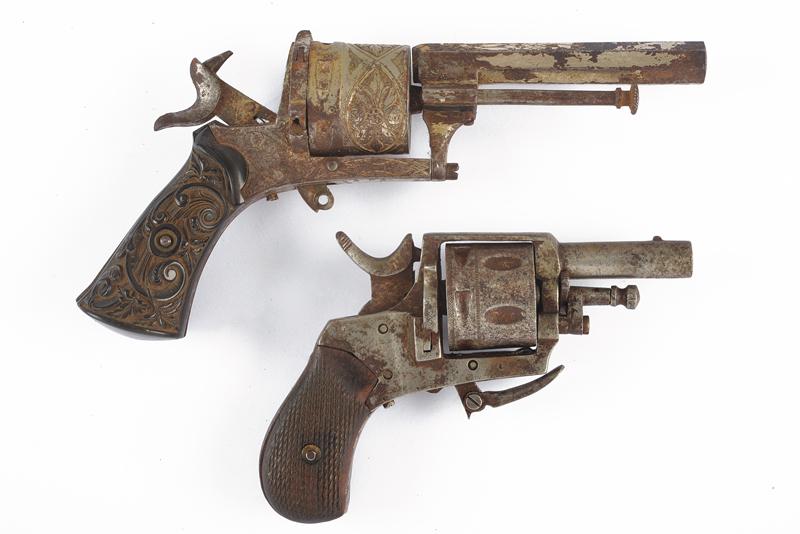 Lotto di due revolver a percussione centrale