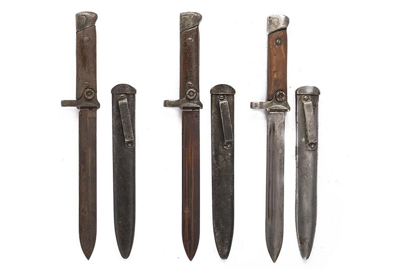 Lotto di tre baionette pieghevoli Carcano Mod. 91/38