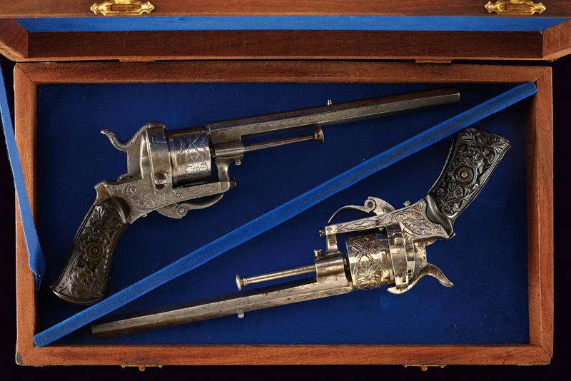 Due revolver a spillo in cassetta