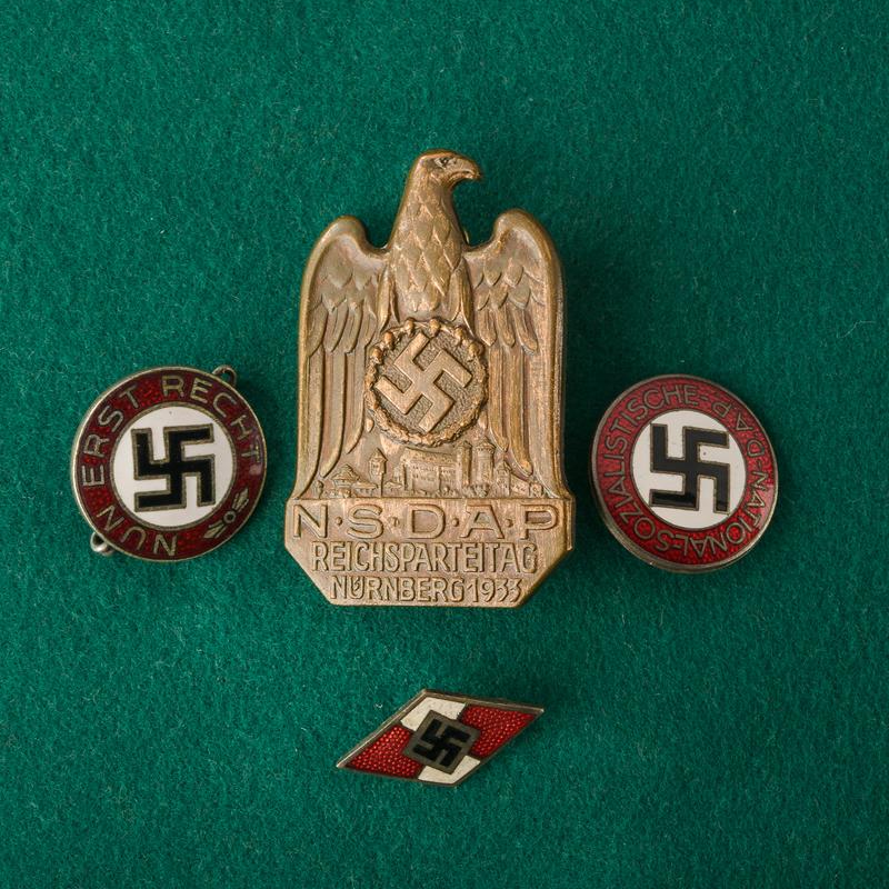 Distintivo NSDAP della Festa del Reich 1933 (Reichsparteitag) e altri fregi di partito