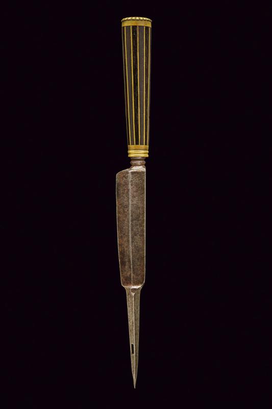 Coltello passacorda