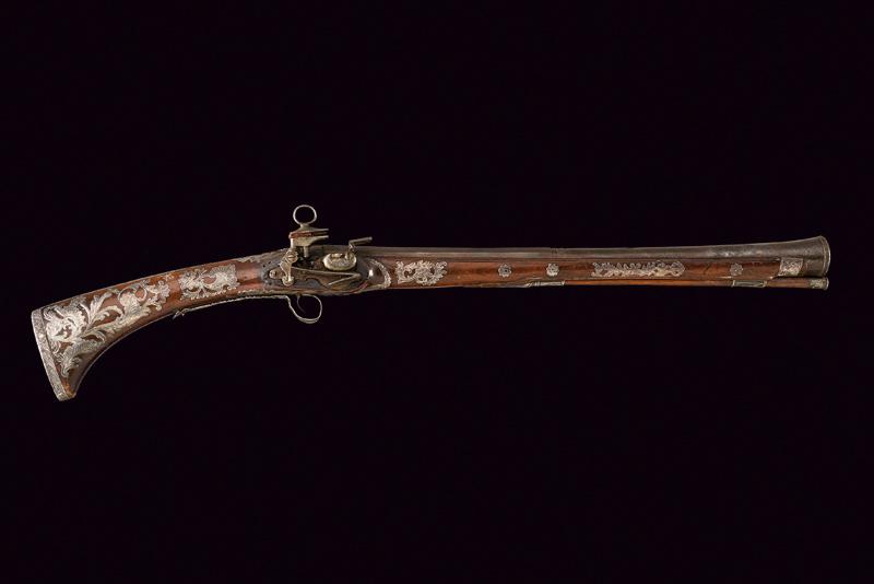 Eccezionale tromboncino a pietra focaia con fornimenti in argento