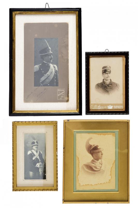 Lotto di quattro foto con ufficiali di cavalleria