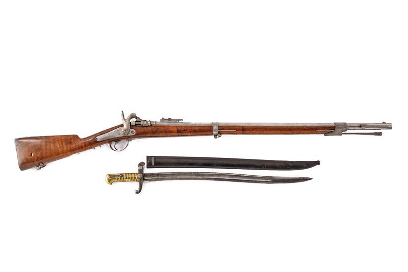 Carabina retrocarica con baionetta