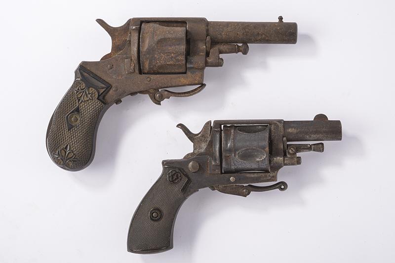 Lotto di due revolver a percussione centrale