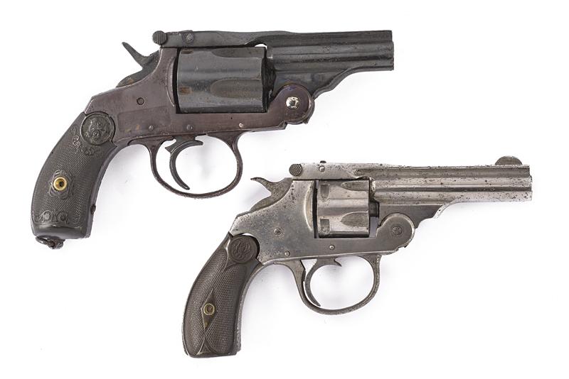 Lotto di due revolver a percussione centrale sul tipo S&W